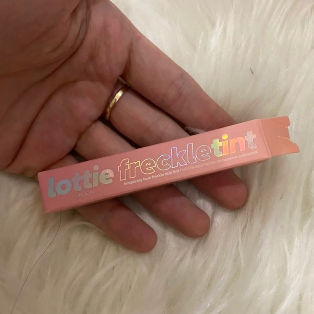 Lottie freckle tint